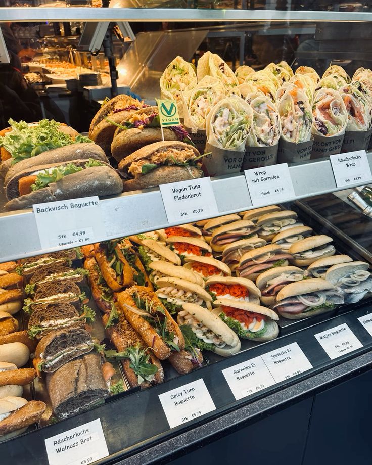 Ú Nu Banh Mi sandwich