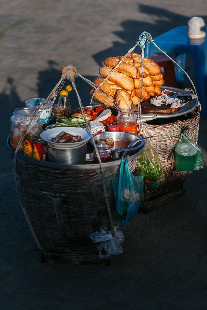 Ú Nu Banh Mi shopfront and banh mi story image